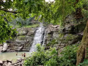 Dhaskund Waterfall