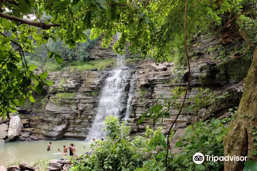 Dhaskund Waterfall