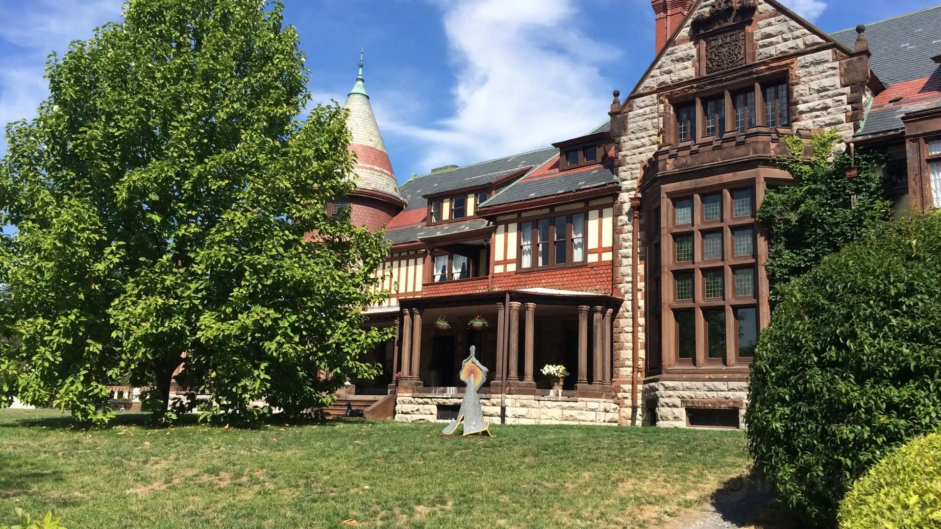 Hotels near Sonnenberg Gardens & Mansion State Historic Park