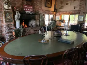 Heritage Estate Winery, Restaurant, Accommodation