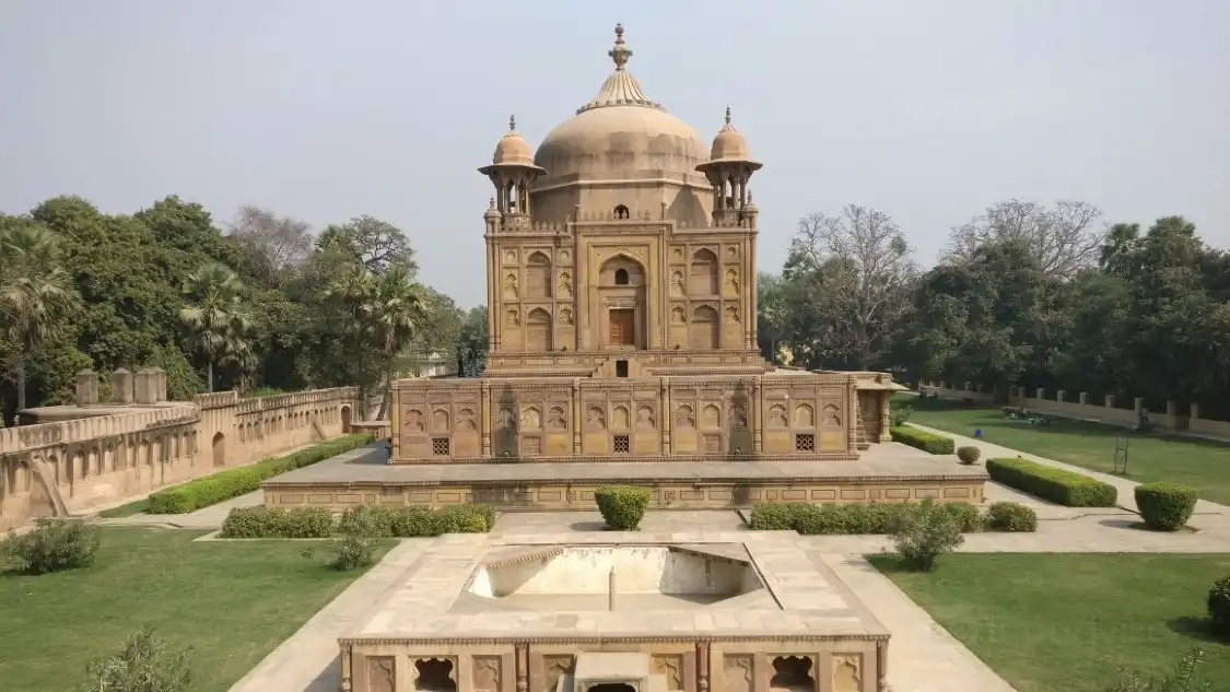 Hotels near Khusro Bagh