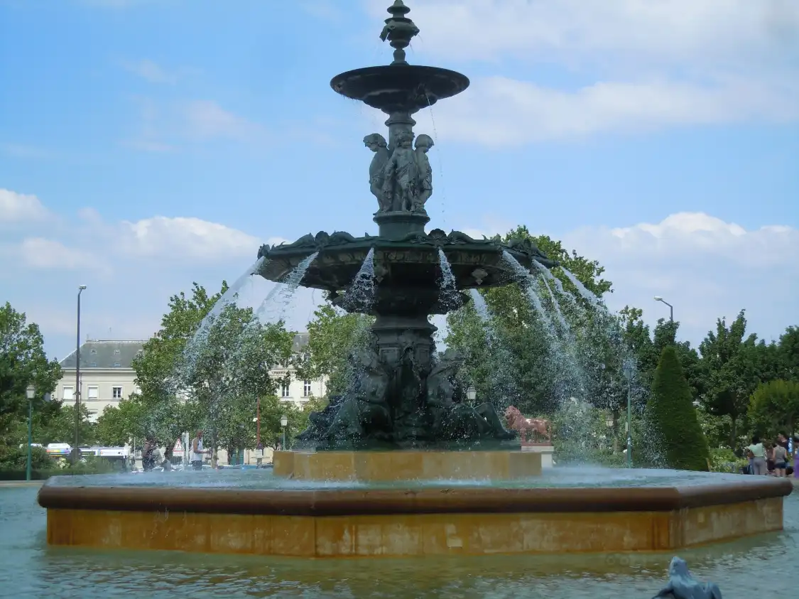 Hotels near Fontaine Monumentale