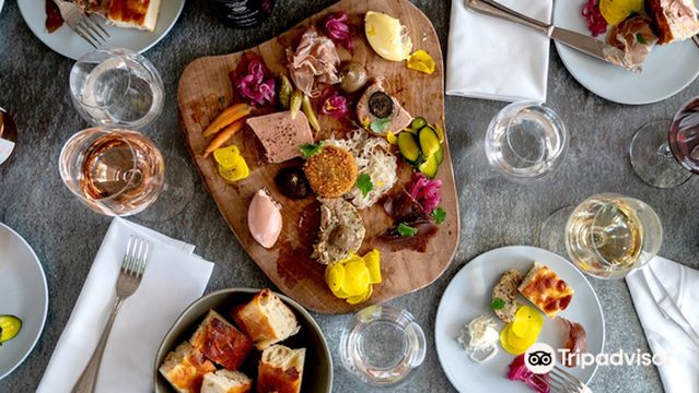 The Hunting Lodge - Winery, Restaurant, Lawn Bar & Events Venue