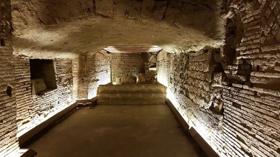 1_Underground Naples