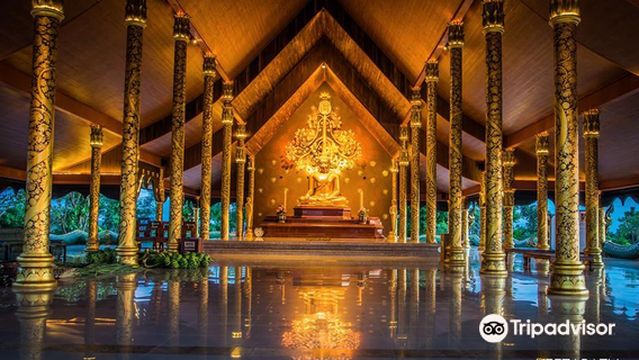 Wat Sirindhorn Wararam Phu Phrao