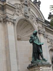 Monument to Jacques Callot fountain