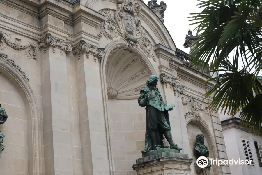 Monument to Jacques Callot fountain