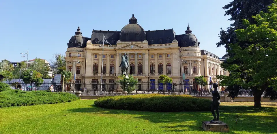 5_Revolution Square (Piata Revolutiei)