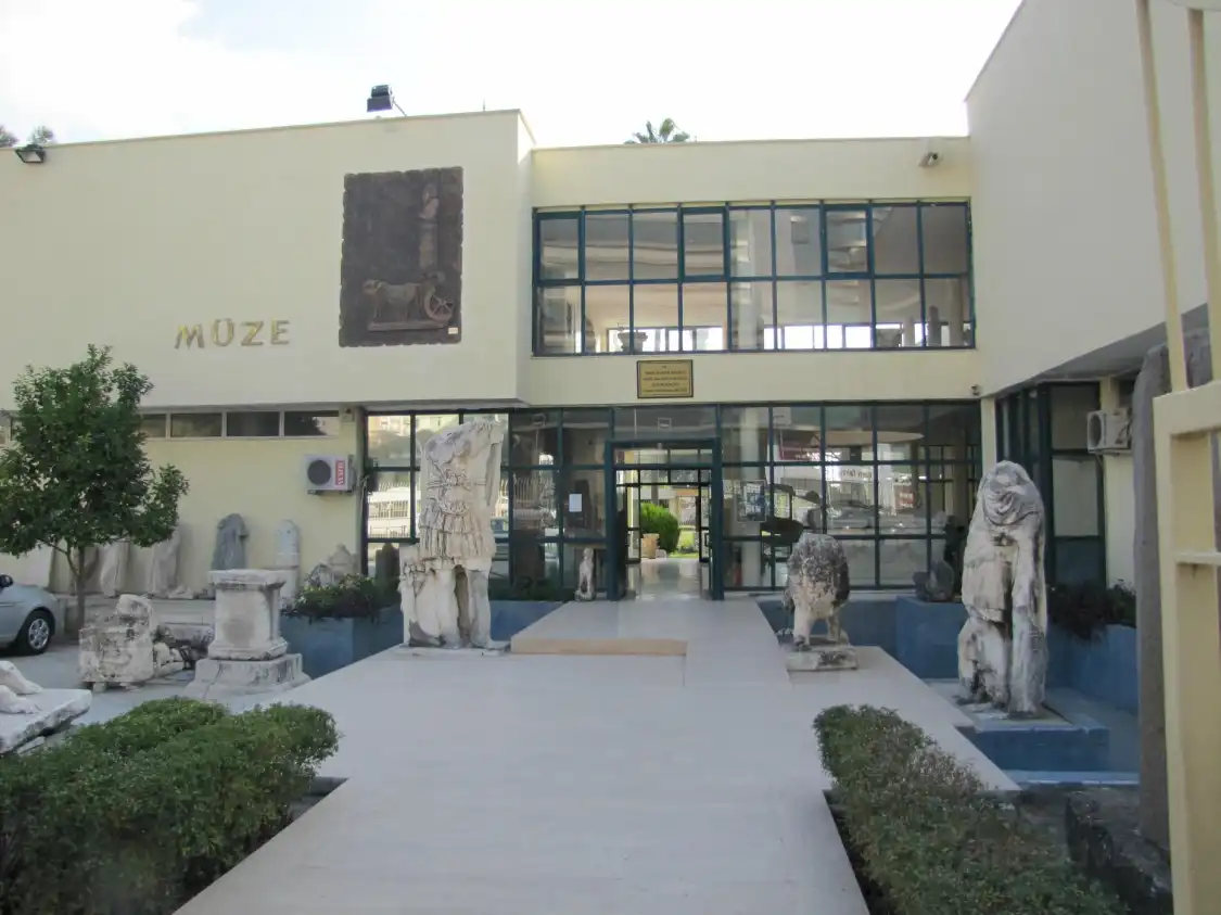 Hotels near Adana Archaeology Museum