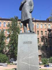 Памятник Некрасову