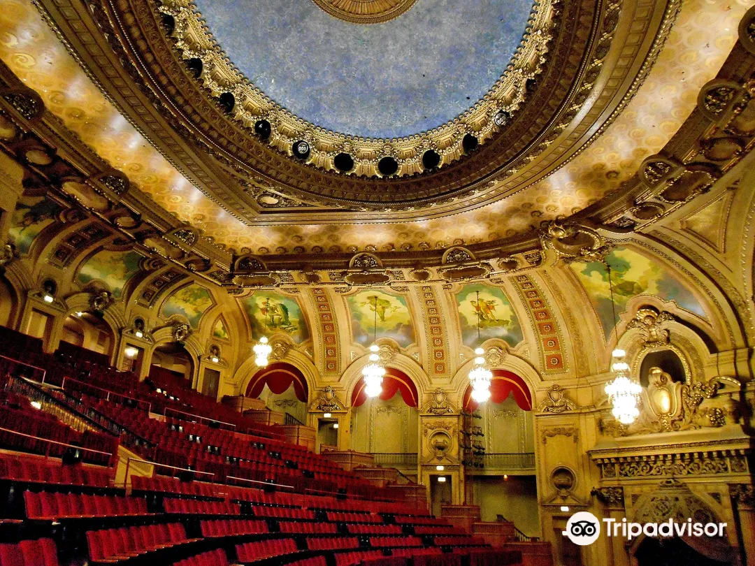 5_The Chicago Theatre