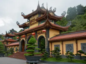 Ba Vàng Pagoda