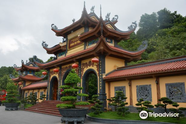 Ba Vàng Pagoda