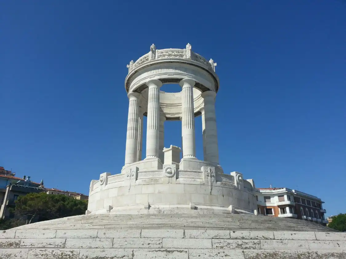 Hotels near War Memorial
