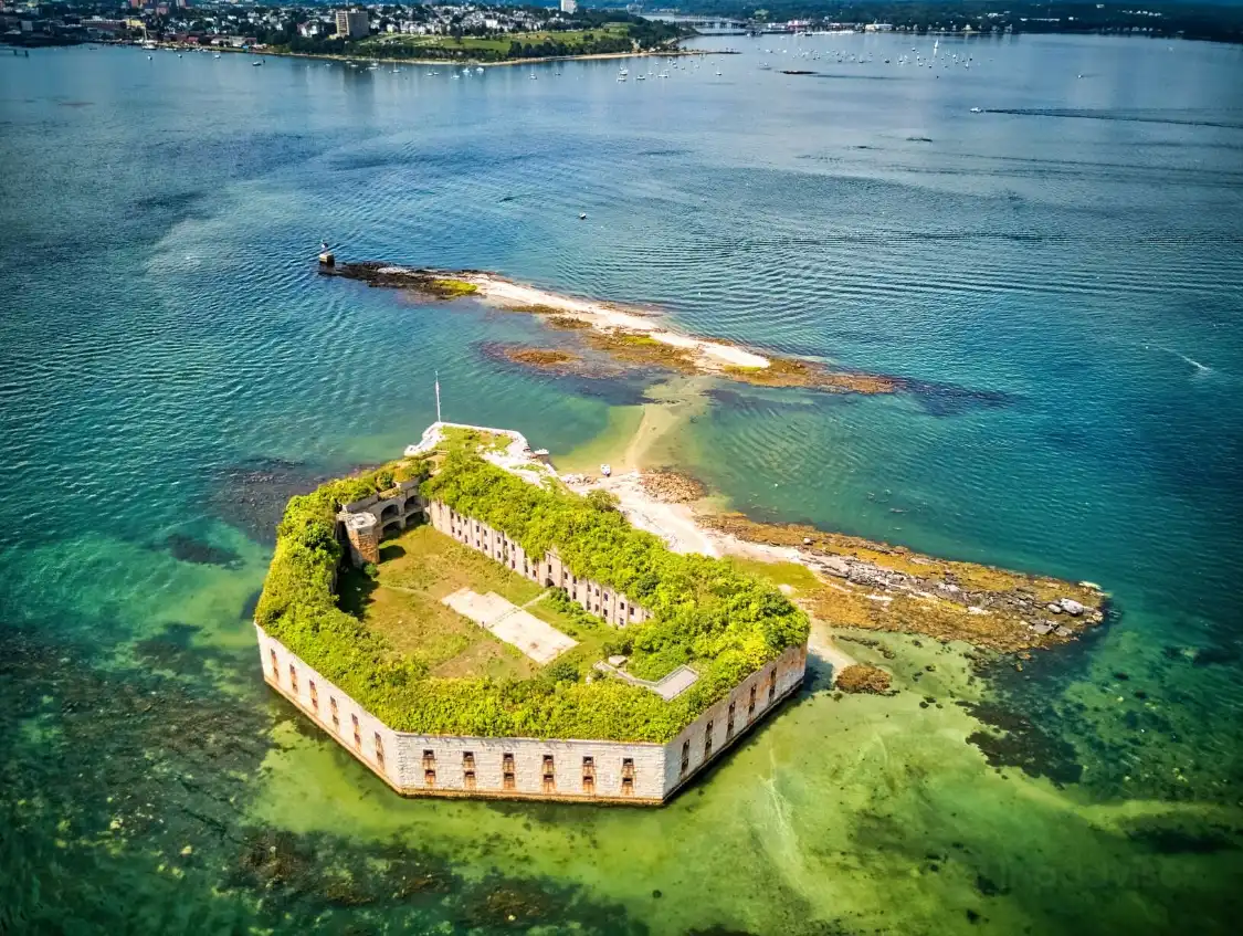 Hotels near Fort Gorges
