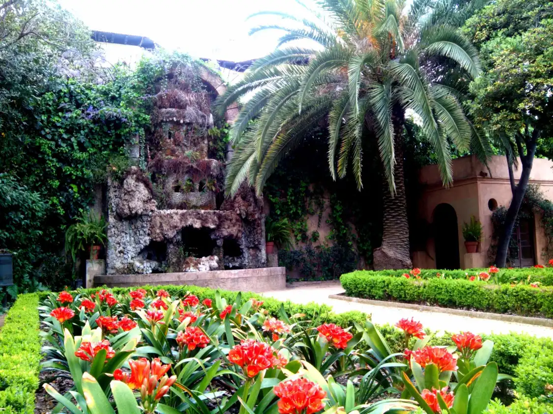 Hotels near Jardins de La Tamarita
