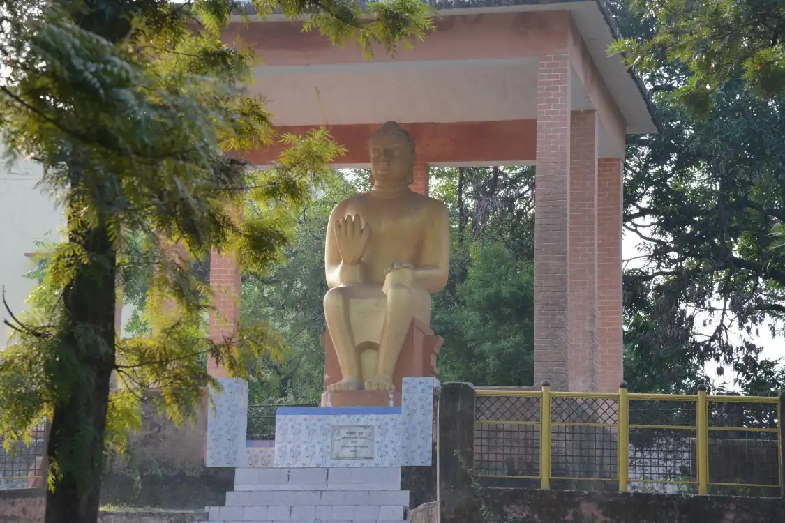 Hotels near Buddha Park