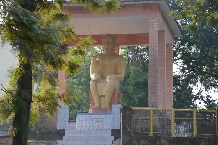 Hotels near Buddha Park