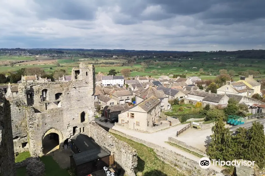 Middleham Castle