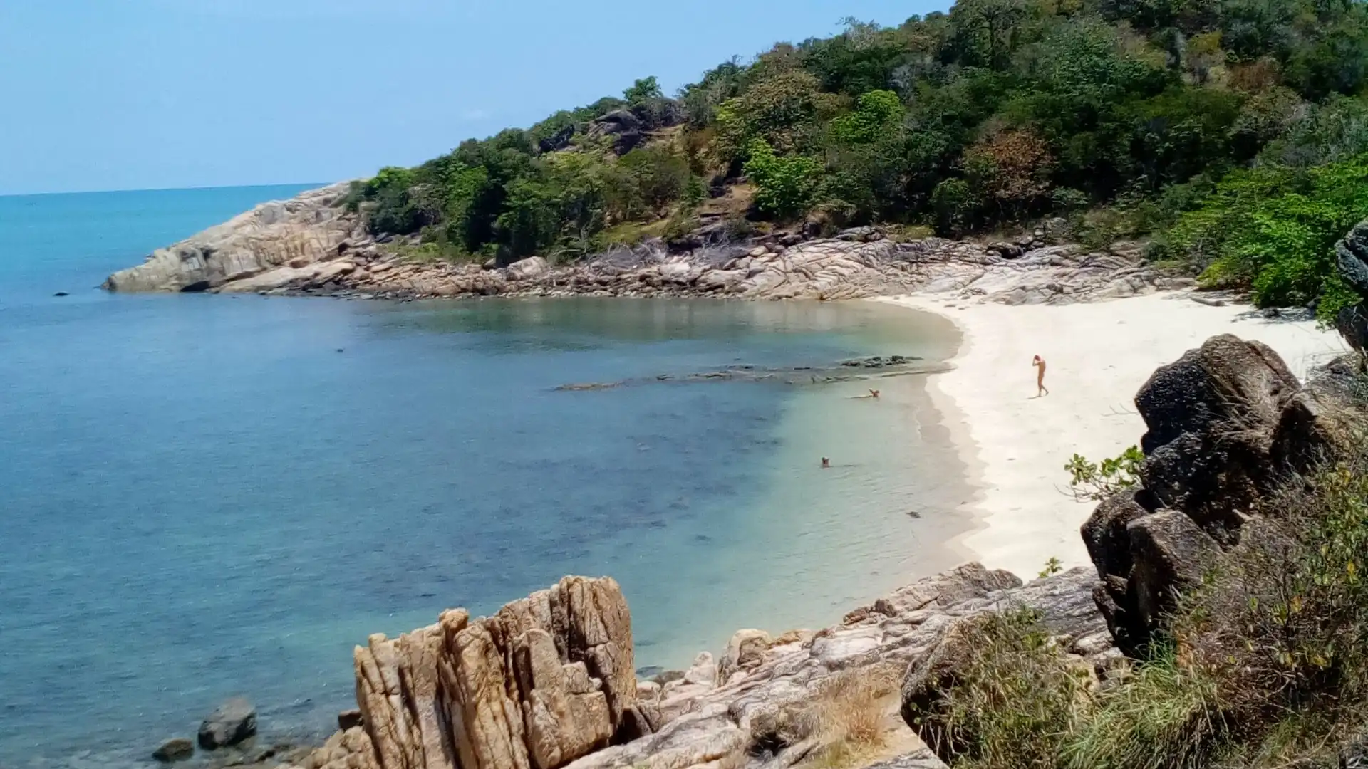 Hotels near Thongson Beach