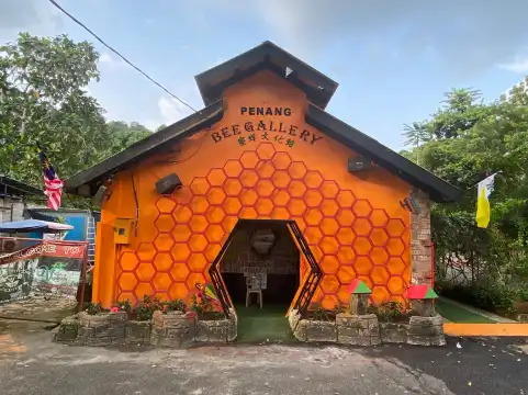 Bee Gallery周辺のホテル