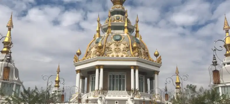 โรงแรมในตำบล พระลับ