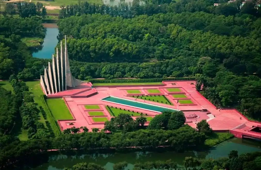 Отели рядом с достопримечательностью «Jatiyo Sriti Shoudho (National Martyrs' Memorial)»