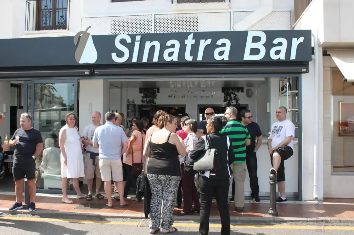 Hotels near Sinatra Bar