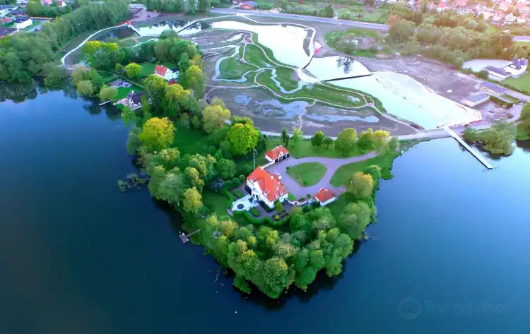 Hotels near Soenaes Park