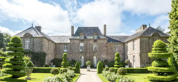 Hotels in Bazouges-la-Perouse