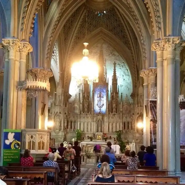 Отели рядом с достопримечательностью «Basilica Menor Santa Capilla»