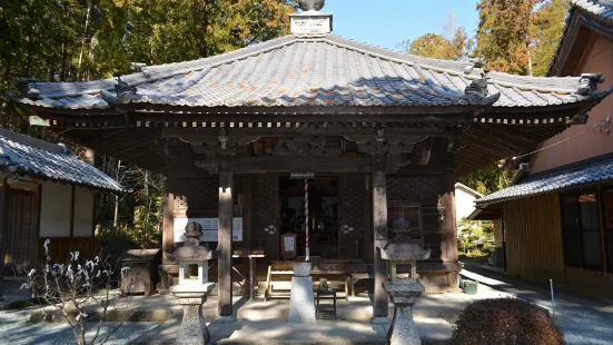 Kuzuka Temple