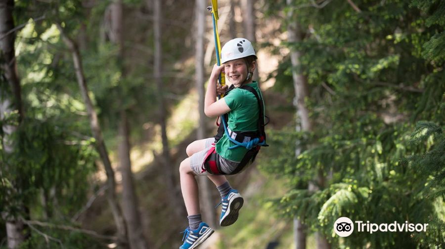 新西蘭皇后鎮Ziptrek Ecotours生態高空滑索+Hydro Attack鯊魚水艇+昂森木桶温泉一日遊