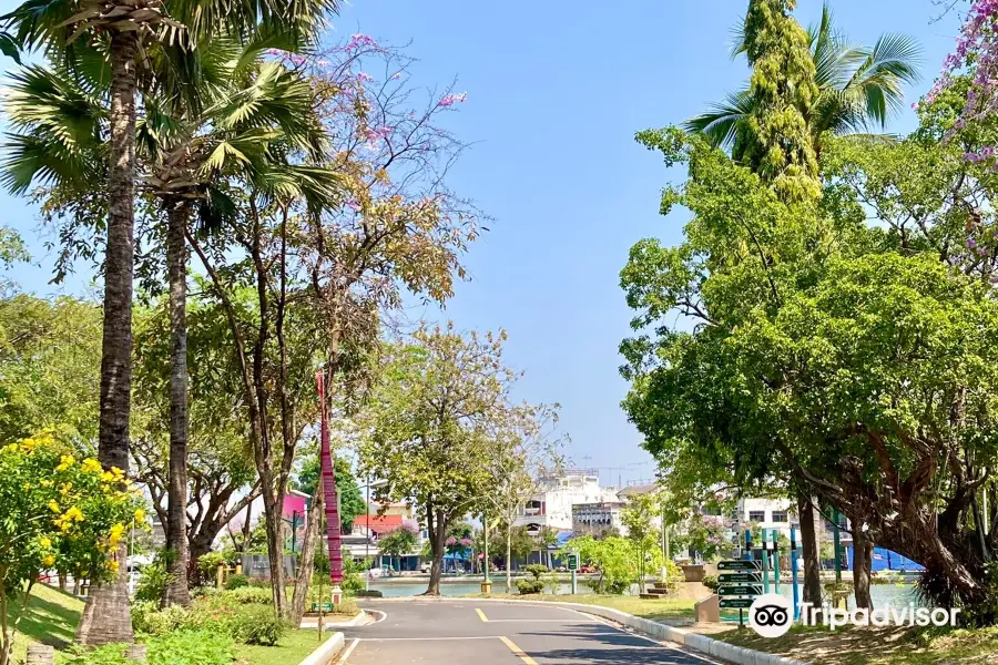 Pavilion in the middle of Bueng Phlan Chai