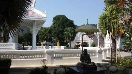 Wat Sawang Arom (Wat Tham Sri Thon )