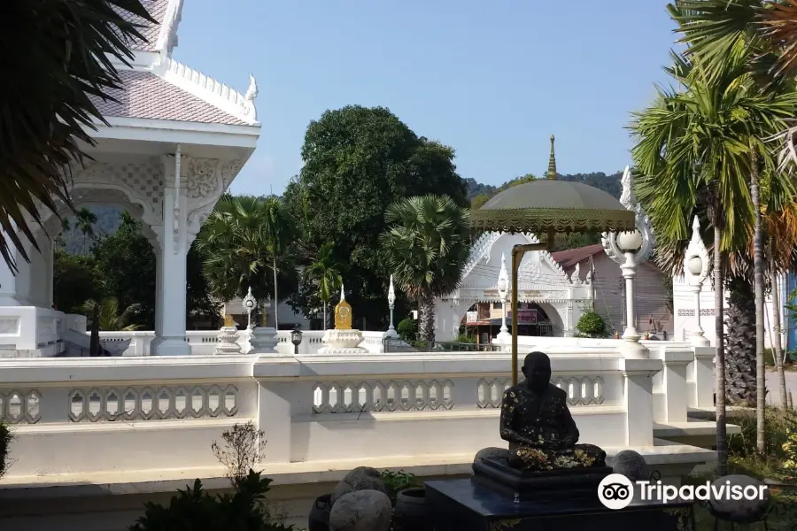 Wat Sawang Arom (Wat Tham Sri Thon )