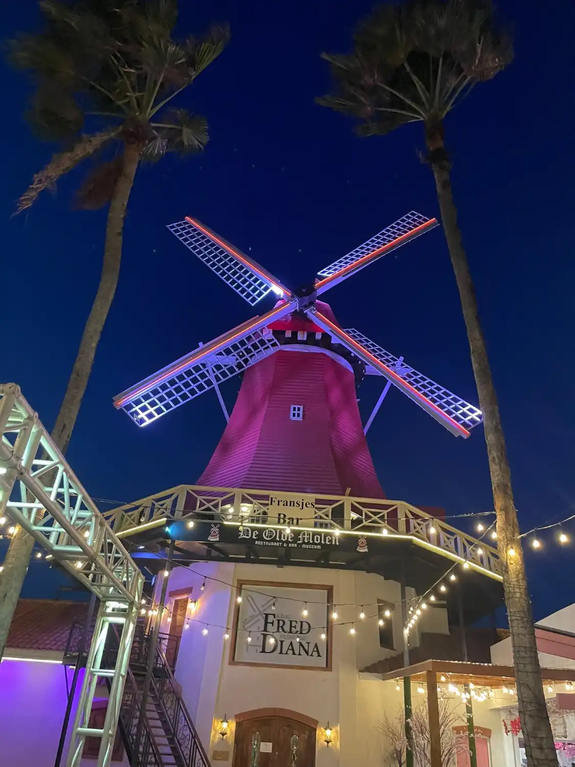 Hotels near Old Dutch Windmill
