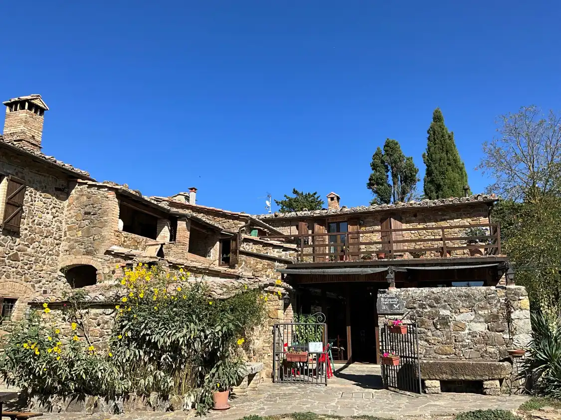 Hotel dekat Podere Il Cocco