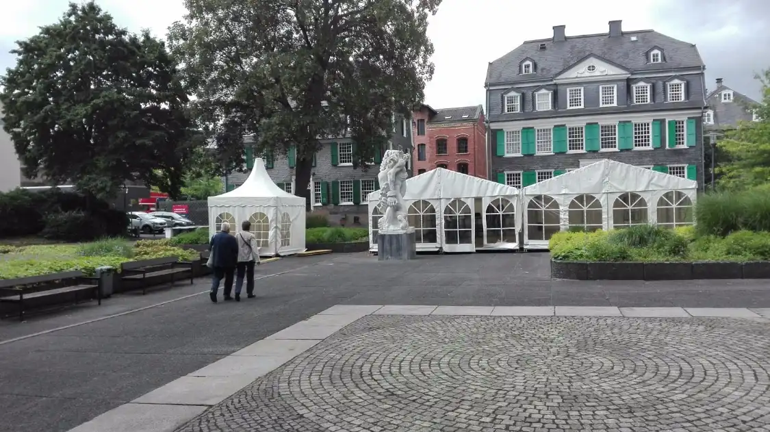 Hotels near Engels Denkmal 'Die starke Linke'