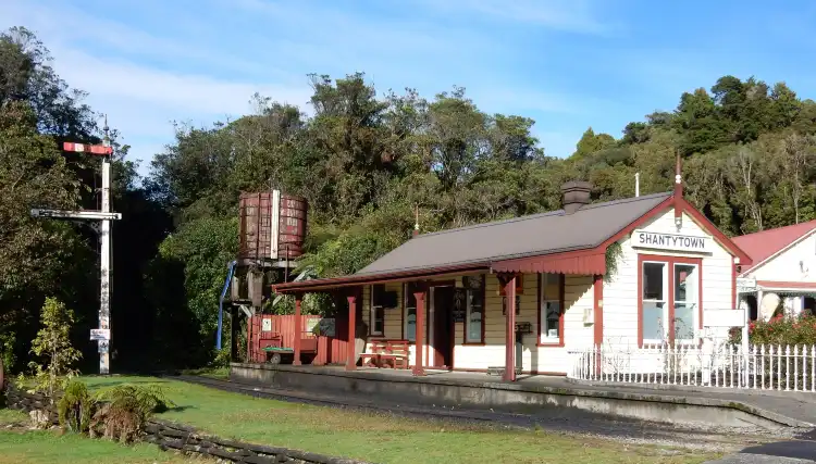 Hotels near Shantytown Heritage Park