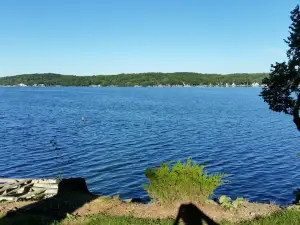 Lake Geneva Shore Path