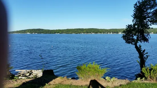 Lake Geneva Shore Path