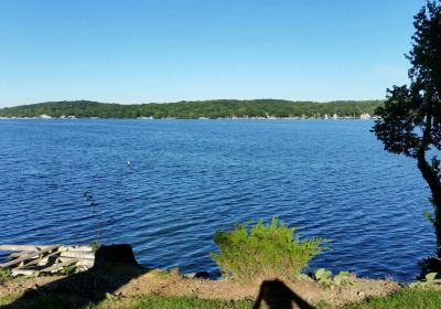 Lake Geneva Shore Path