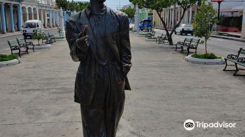 Estatua de Benny More