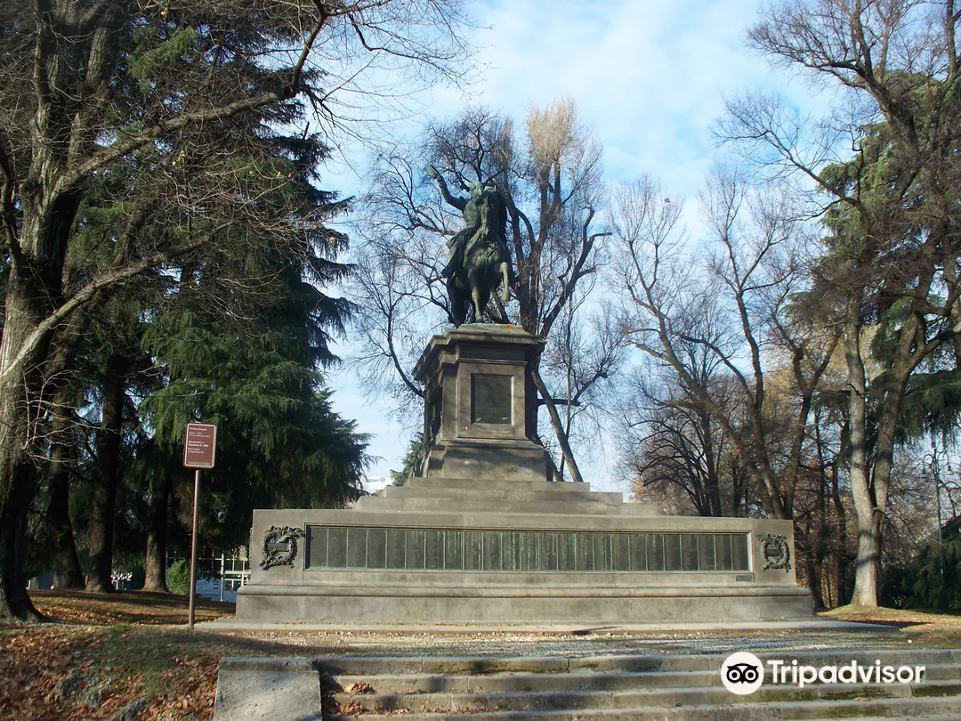 2_Equestrian statue of Napoléon III