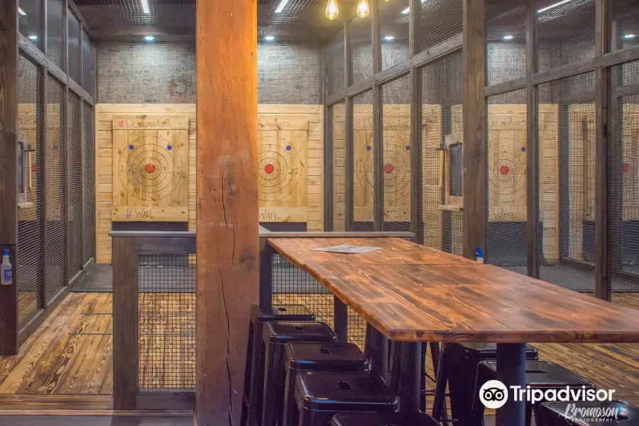 Dueling Axes | Axe Throwing Bar