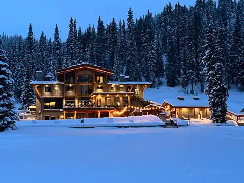 Hotels in Kootenay Boundary E