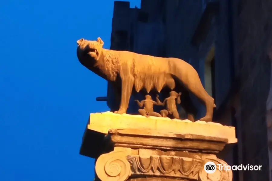 羅馬母狼雕像