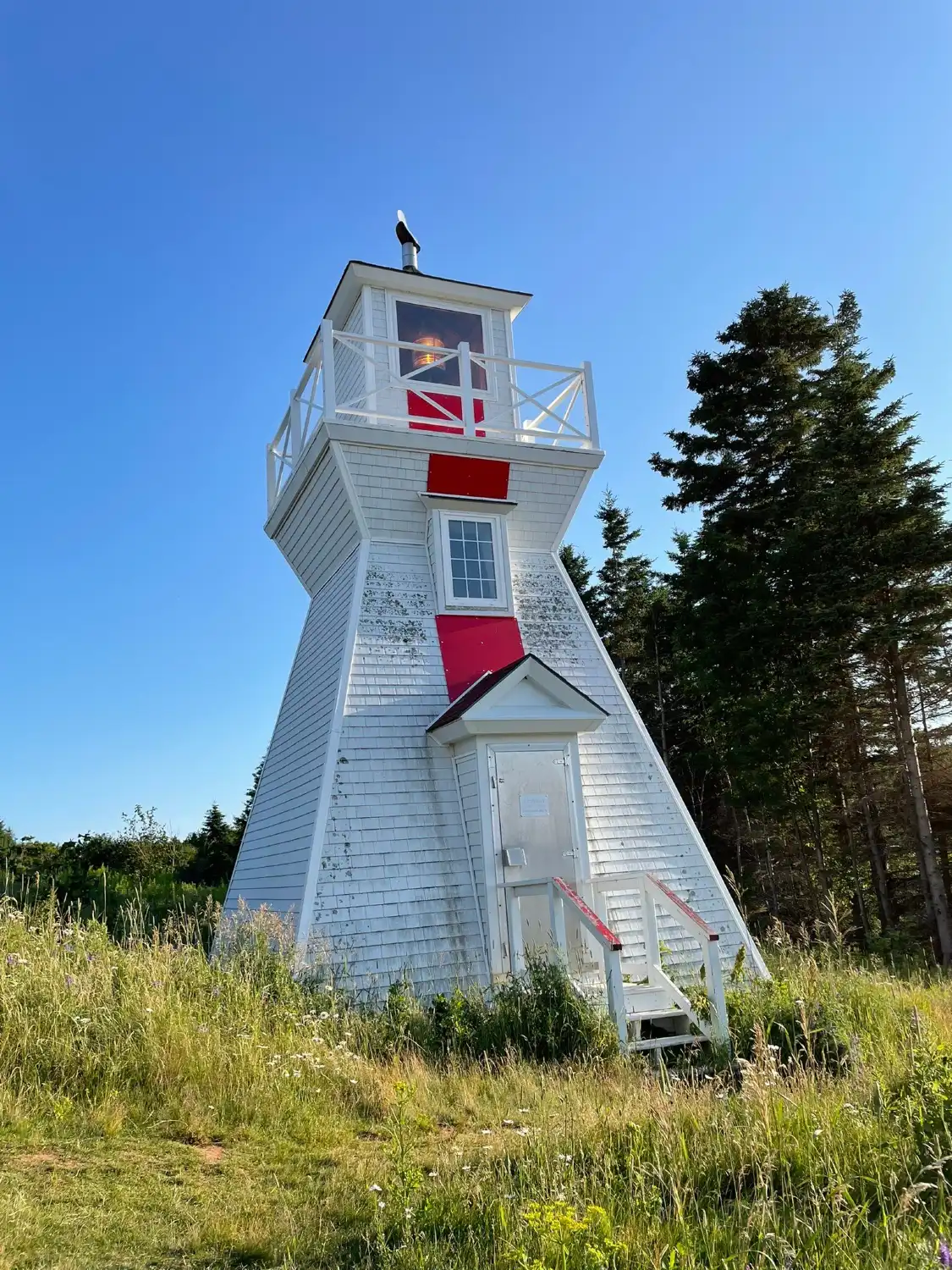 Hotels near Skmaqn–Port-la-Joye–Fort Amherst National Historic Site