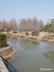 Yokotake Creek Park (Yokotake Castle Ruins)